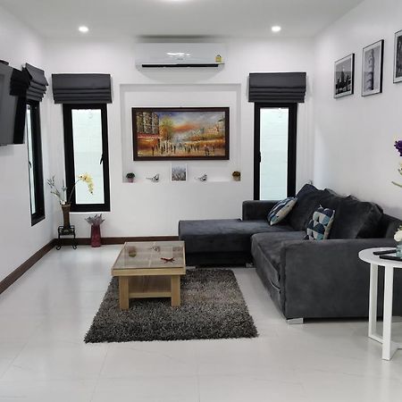 Private Pool Villa With Jacuzzi At Royal Park Village - Walk To The Beach - 6 People - Max 3 Males (Adults Only) Praia de Jomtien Exterior foto