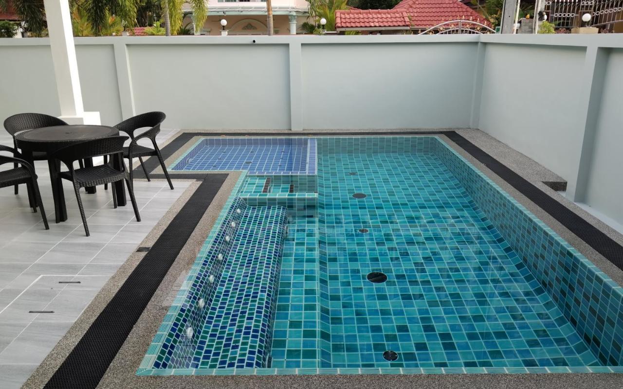 Private Pool Villa With Jacuzzi At Royal Park Village - Walk To The Beach - 6 People - Max 3 Males (Adults Only) Praia de Jomtien Exterior foto
